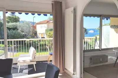 a room with a balcony with a view of the ocean at La Suite de Saint-Jean-Cap-Ferrat, vue mer et accès mer in Saint-Jean-Cap-Ferrat