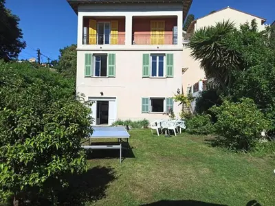 a house with a table in front of it at Villa tres proche du centre ville in Nice