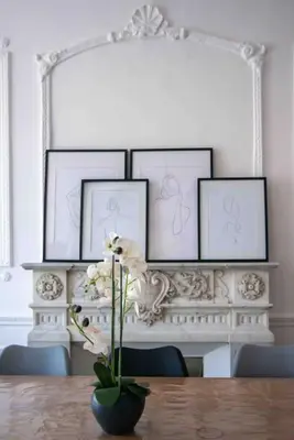 a table with a vase with white flowers on it at Sublime 4 pièces quartier des Musiciens in Nice