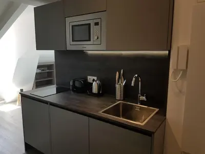 a kitchen with a sink and a microwave at Centre de Nice : Studio rénové, climatisé et calme in Nice