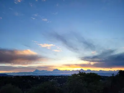 a cloudy sky with the sun setting in the distance at Studio climatisé vue imprenable wifi in Vence
