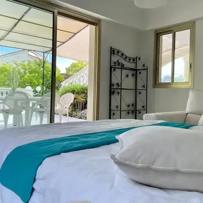 Appartement en rez de jardin dans villa à Nice