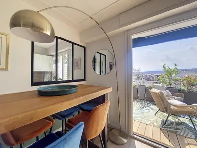 a dining room with a table and chairs and a balcony at Nestor&Jeeves - SUN DECK TERRACE - Top Floor in Nice