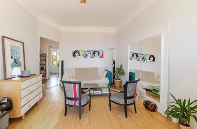 a living room with a table and chairs at Cosy appartement, Vue Mer panoramique in Nice