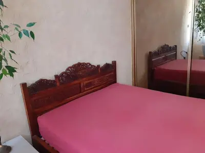 a bedroom with two beds with pink sheets at Nice Fabron 90 m2 avec Garage in Nice