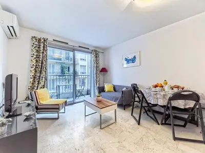 a living room with a couch and a table at Superbe Appartement Près de la Gare-Clim-Wifi-Espace dedié au Travail in Nice