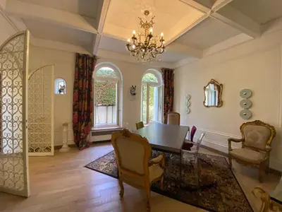a dining room with a table and chairs and a chandelier at Villa avec piscine, Nice Centre in Nice