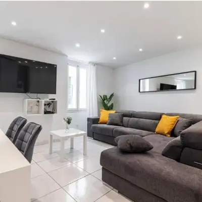 Grand appartement- Le Port A/C