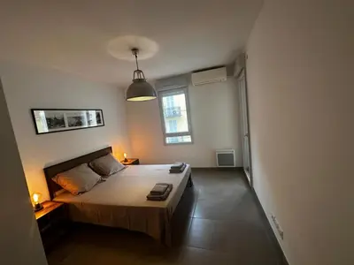 a bedroom with a bed and a window at Superbe Appartement terrasse 2P à 5 min à pied du vieux Nice, du port et du Tram in Nice