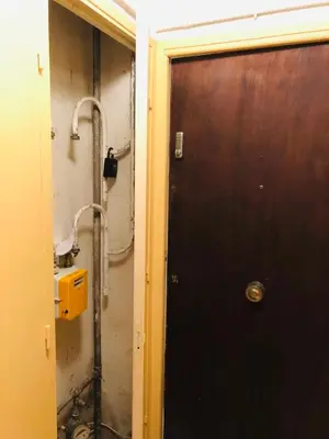 a black door in a bathroom with a shower at Bel appartement - 50m2 à 7 minutes du centre au calme in Nice