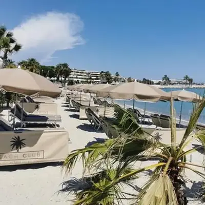Appartement Nice aéroport seafront with pool