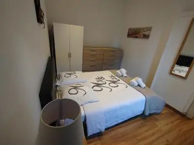 a bedroom with a bed with a blue blanket at Appartement 2 pièces rénover in Nice