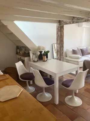 a white table and chairs in a living room at Charmant deux pièces dans le quartier du Port in Nice