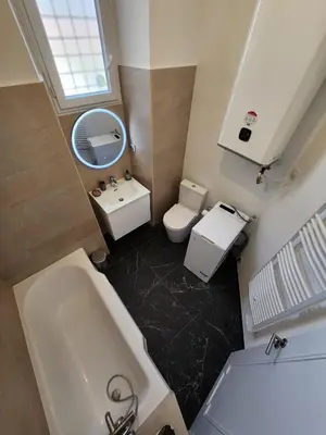 a bathroom with a tub and a toilet and a sink at AMAZING STUDIO - GRANDE TERRASSE - COEUR DE VILLE - WIFI - AC in Nice