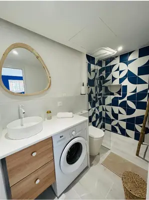 a bathroom with a washing machine and a sink at Riviera 1 ou Riviera 2 ou réservez les 2 Front de Mer Cagnes sur Mer Promenade de la plage in Cagnes-sur-Mer