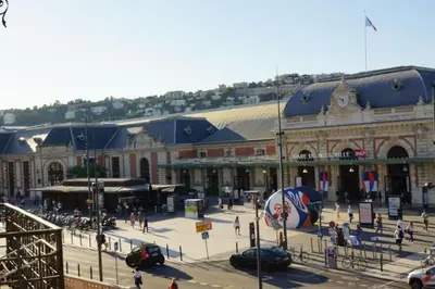 a large building with people walking in front of it at Magnifique studio centre-ville in Nice