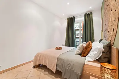 a bedroom with a bed and a window at Nice - Renting - LASCARIS - Charm & Spacious & Comfort 3P Port Bonaparte in Nice