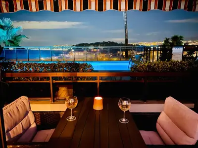 Gallery image of Superbe 2 pièces TERRASSE / PISCINE / VUE / PARKING in Nice