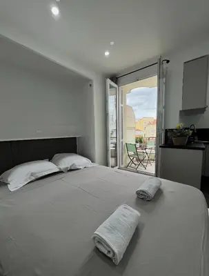 a small bathroom with a sink and a shower at Studio centre ville de Nice à 200m de la plage in Nice
