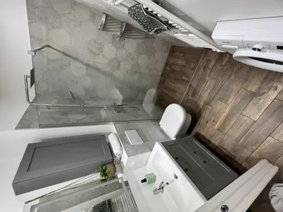 a kitchen with a sink and a microwave at Studio centre ville de Nice à 200m de la plage in Nice