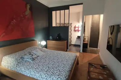 a bedroom with a bed in a room at Spacieux 4 pièces de type bourgeois Art-déco in Nice