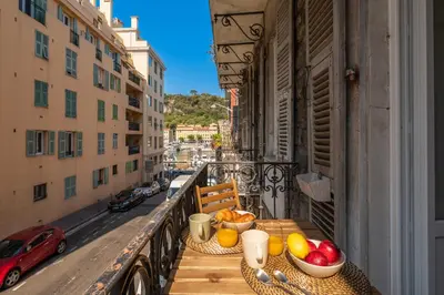 a balcony with bowls of fruit on a table at Magnifique 2P avec vue sur le port de Nice in Nice
