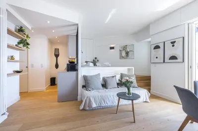a white apartment with a bed and a table at Franck Pilatte - Parking, Wifi, AC, 3pers in Nice