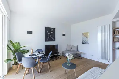 a living room with a table and chairs at Franck Pilatte - Parking, Wifi, AC, 3pers in Nice