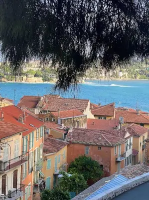 a view of a town with houses and the water at Loft - centre historique in Villefranche-sur-Mer