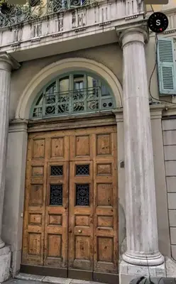 a large wooden door on a building at Elegant mansardé-place du pin in Nice