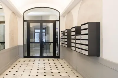 a hallway with a door and a tiled floor at L37 F1 Central 2 min de la mer Balcon & CLIM in Nice