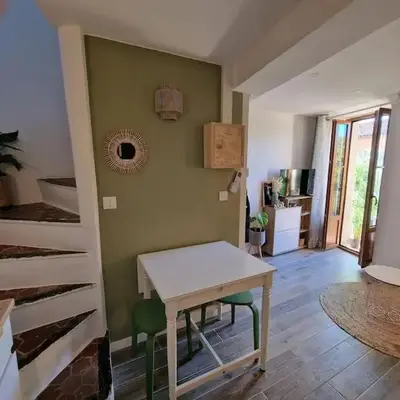Duplex dans maison de village