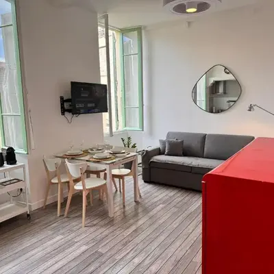Carre D'or: Very Central Calm Cozy 2BR