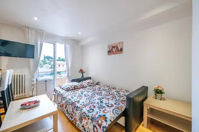 a small bedroom with a bed and a table at Appartement en plein coeur de Cagnes sur Mer in Cagnes-sur-Mer