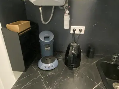 a small bathroom with a blender on a counter at Appartement Nice Magnan in Nice