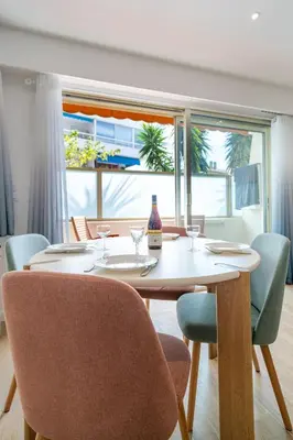 a dining room with a table and chairs at Magnifique T2, parking, face mer in Cagnes-sur-Mer