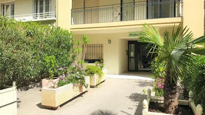a building with a bunch of plants in front of it at Dana centre mer 25 in Nice