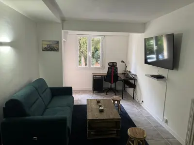 a living room with a couch and a table at Studio à Nice - 10 min de la plage in Nice