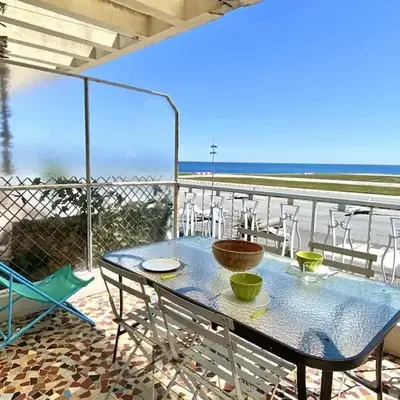 Large flat terrace Sea view