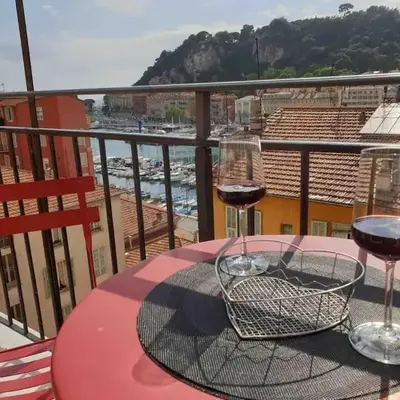 Balcony last floor harbour Nice parking on demand