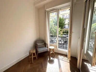 a room with a chair and a large window at ApartHotel Riviera - TERRASSE HORIZON - 15' Promenade des Anglais in Nice