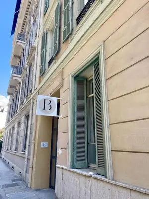a sign on the side of a building that says beta at Studio Beautes FSHH in Nice