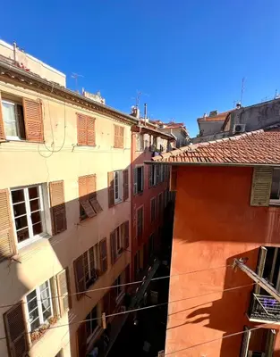 an overhead view of an alley between two buildings at Collet Résidence in Nice