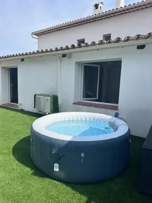 a large hot tub in the yard of a house at appartement au calme avec jardin privatif dans maison in Cagnes-sur-Mer