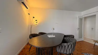 a living room with a wooden table and chairs at Élégant 3 pièces, 2 chambres, 4 pers, clim, Wi-fi, proche des plages in Nice