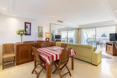a living room with a table and a couch at Suite HAITI FSHH in Saint-Laurent-du-Var