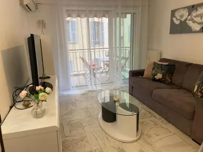 a living room with a couch and a glass table at Superbe 3 pièces près du Port de Nice in Nice