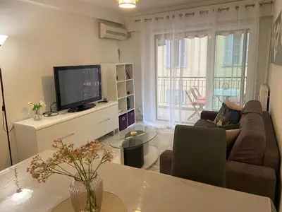 a living room with a couch and a tv at Superbe 3 pièces près du Port de Nice in Nice