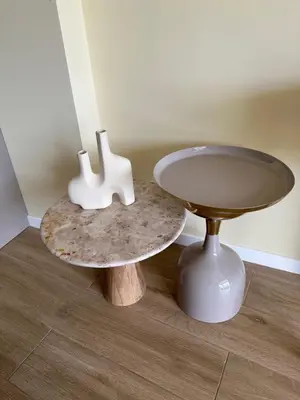 a table with a bowl on top of a floor at Spacieux appartement à Nice 4 chambres in Nice