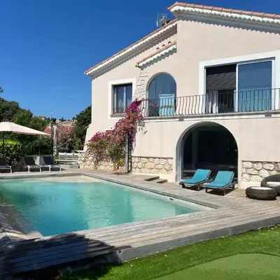 Superbe villa piscine proche ville et mer au calme